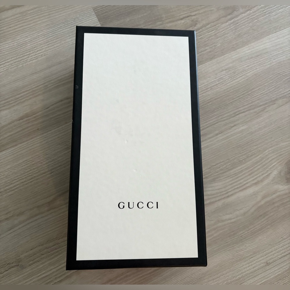 Authentic Gucci Logo Slides - Picture 5 of 6
